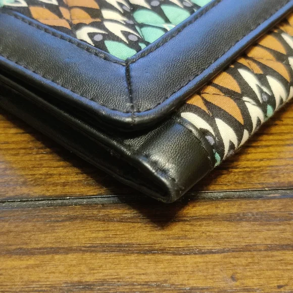 Vera Bradley Sierra Stream Magnetic Wallet Clutch Trifold - Picture 2 of 16